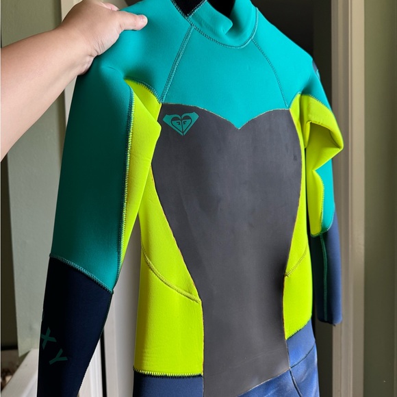 NWT! Roxy Wetsuit - Picture 2 of 5